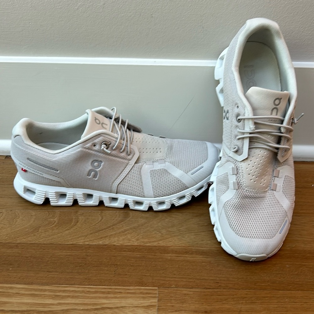 On Cloud 5 women’s 9.5 pearl white